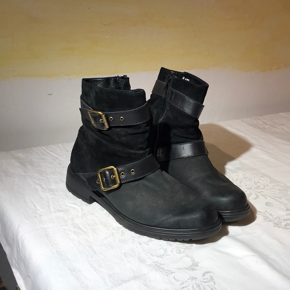 Munro Black Boots - Picture 2 of 6